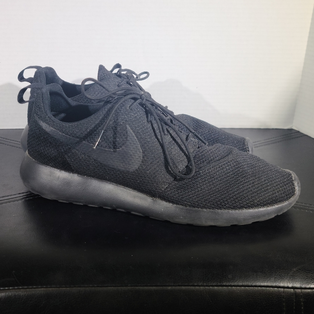 Nike Rosche Run (Triple Black)